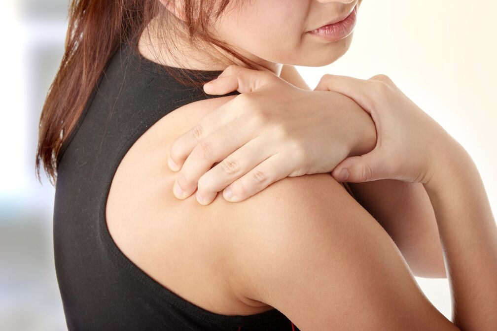 Servikal osteokondroza omuz ağrısı eşlik edebilir